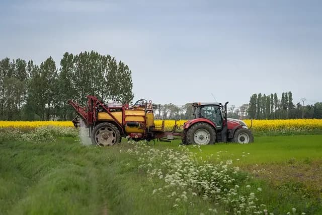 Les 10 Accessoires Indispensables pour Optimiser Votre Tracteur